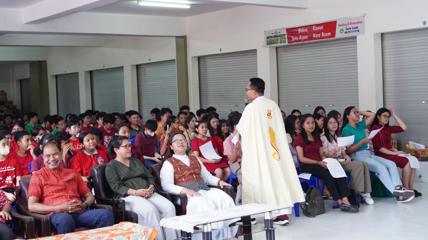 SMAK Kesuma Mataran Memeriahkan Natal dan Tahun Baru 2024 dalam Suasana Kebahagiaan Bersama