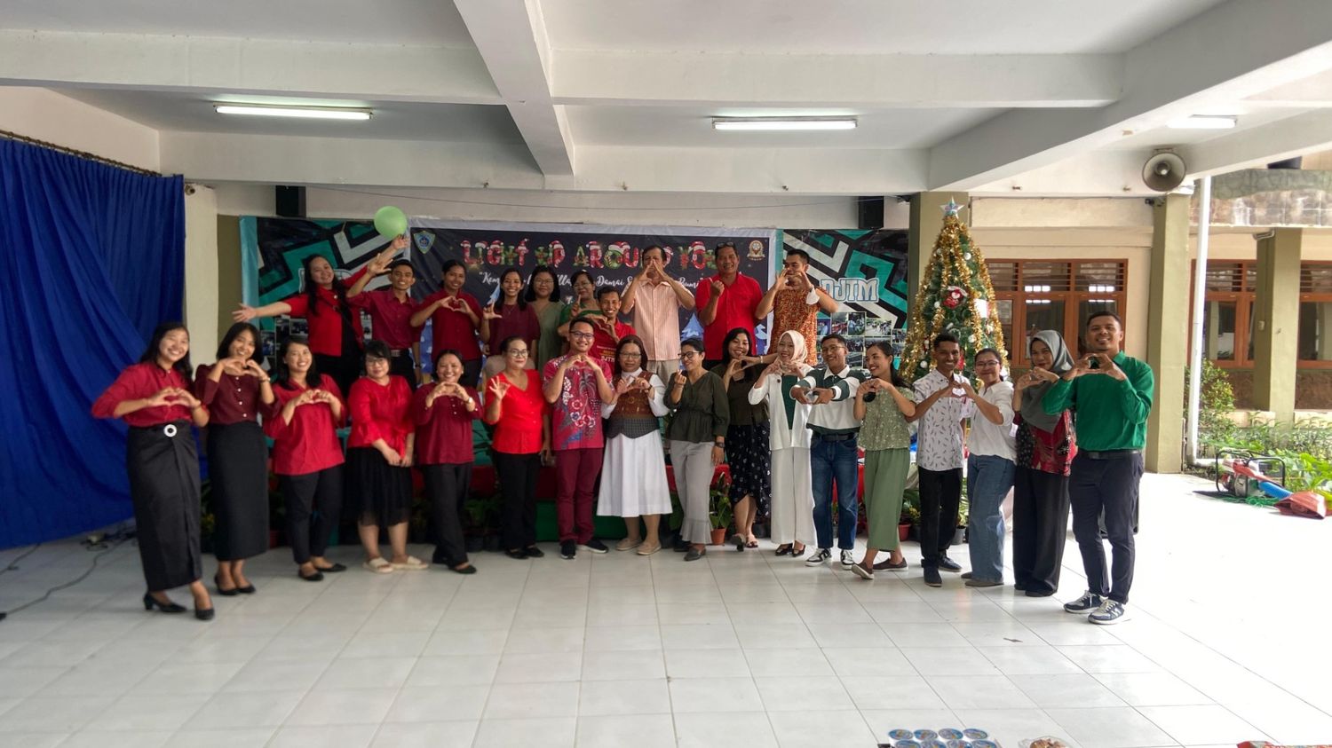 SMAK Kesuma Mataran Memeriahkan Natal dan Tahun Baru 2024 dalam Suasana Kebahagiaan Bersama