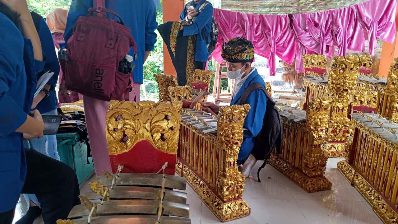 PROJEK TEMA 2 MENDESAIN PEMASARAN PRODUK LOKAL DENGAN E-COMMERCE