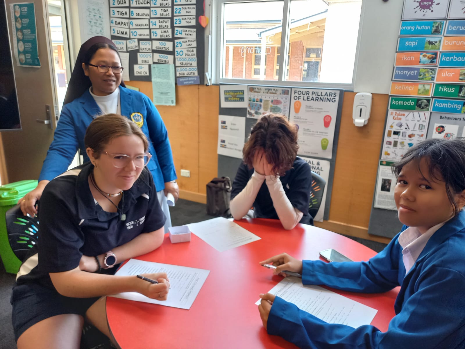 Siswa-siswi SMAK Kesuma Mataram Jalan-jalan ke Victor Harbor High School