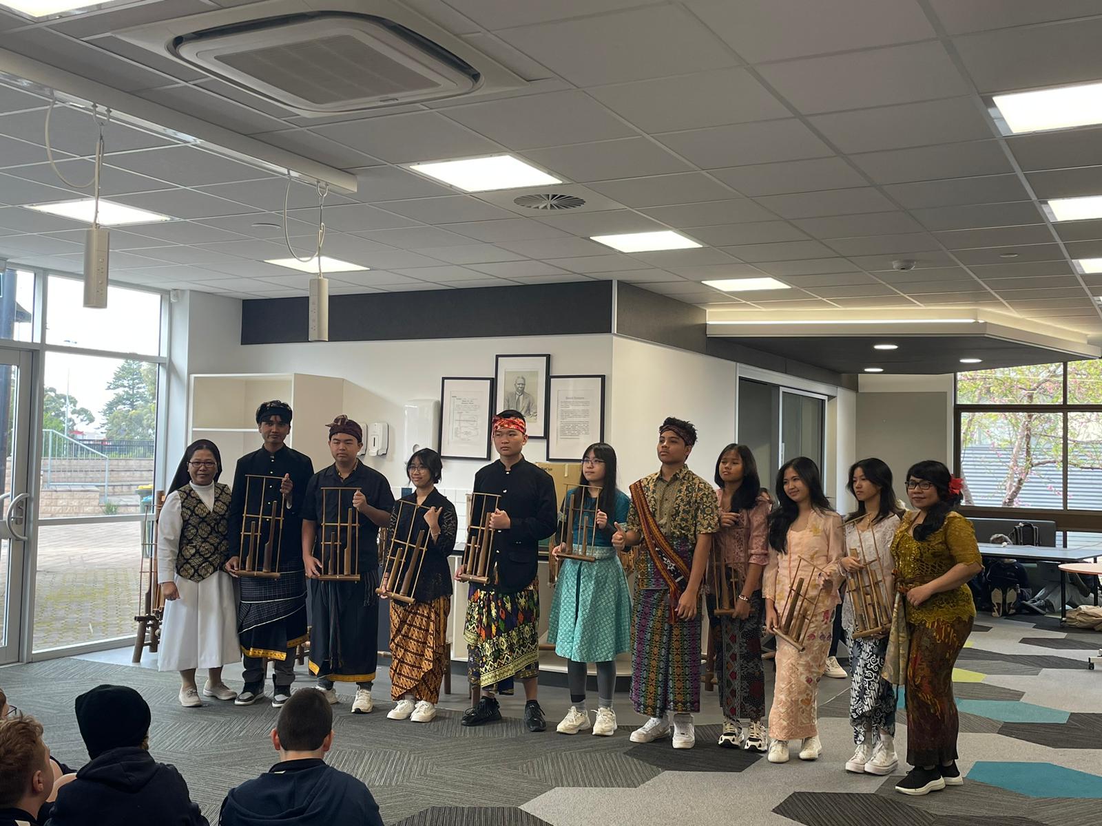 Siswa-siswi SMAK Kesuma Mataram Jalan-jalan ke Victor Harbor High School