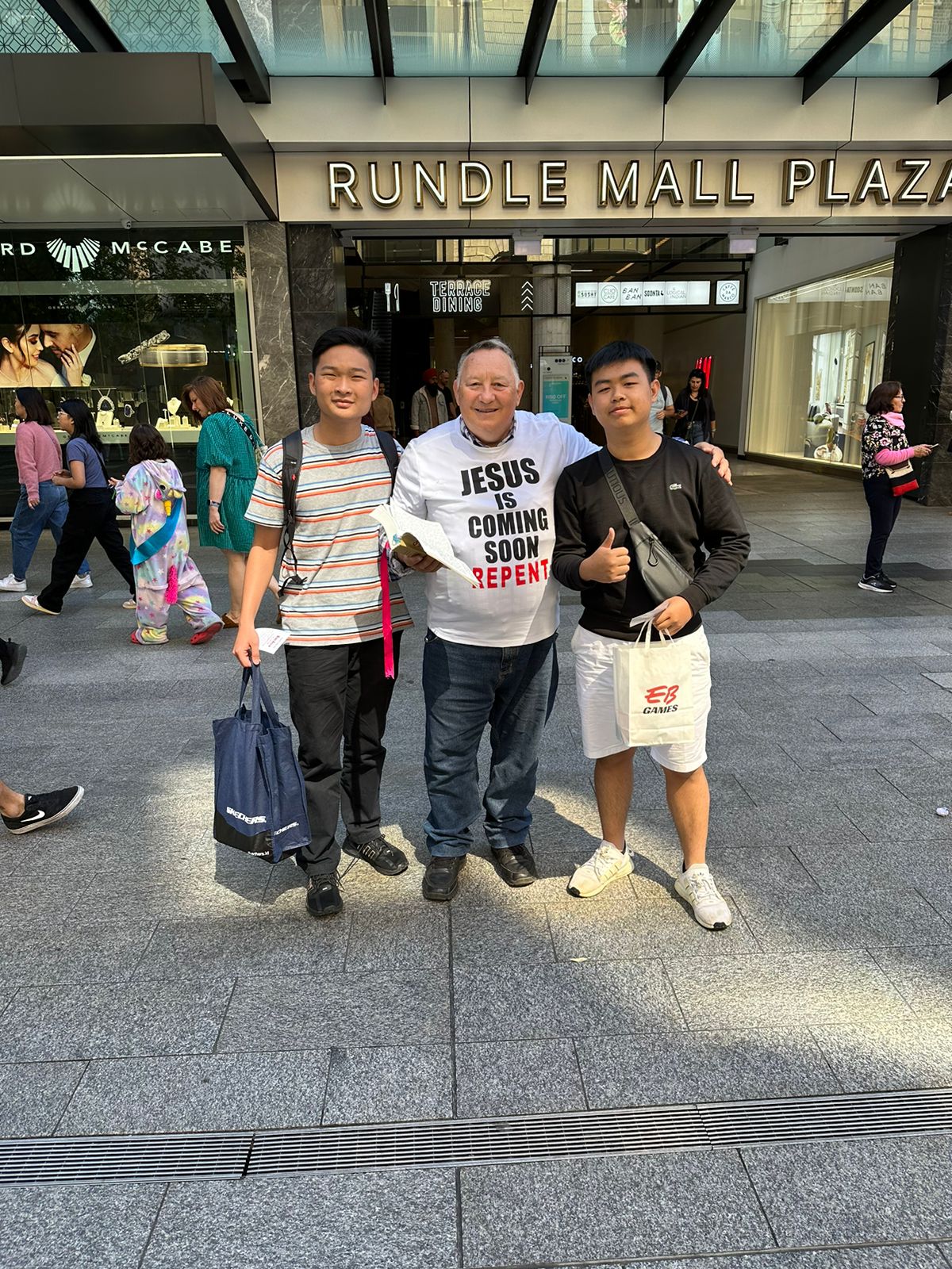 Siswa-siswi SMAK Kesuma Mataram Jalan-jalan ke Victor Harbor High School