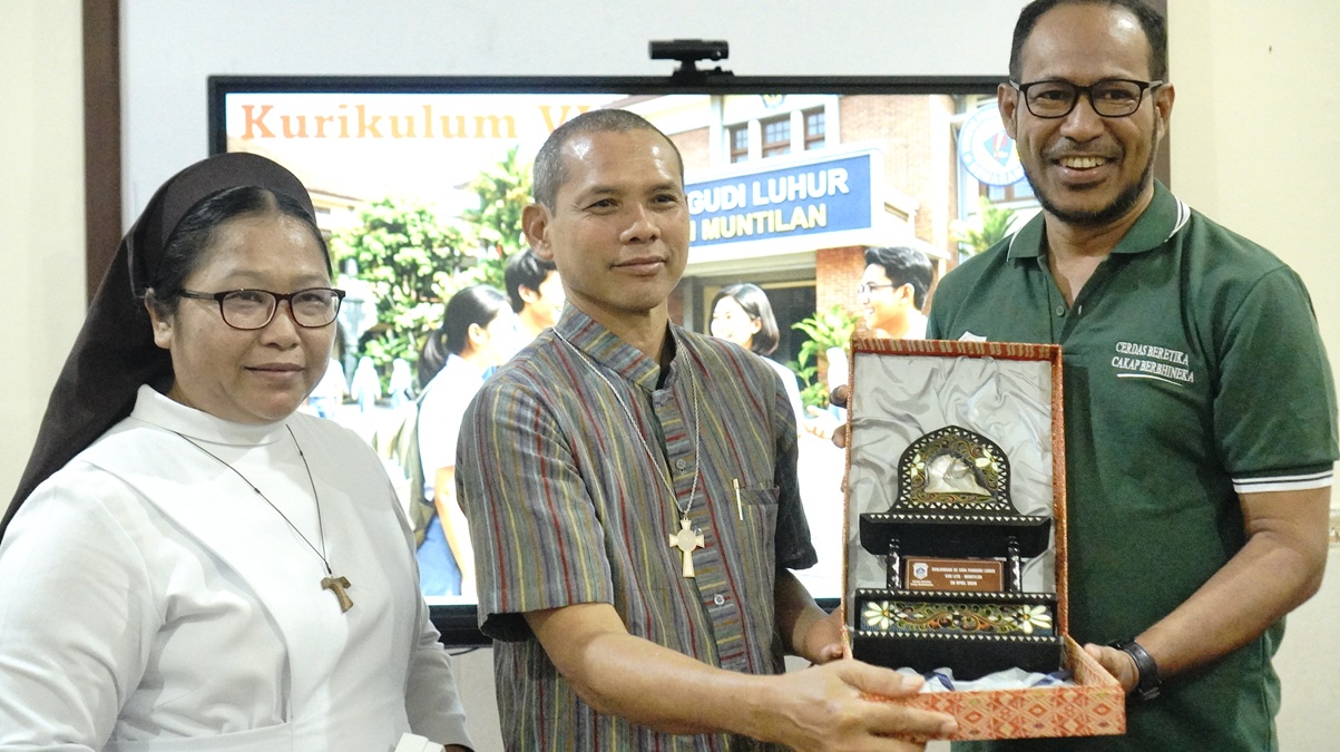 Tingkatkan Mutu Pendidikan, SMAK Kesuma Mataram Gelar Studi Banding ke SMA Pangudi Luhur Van Lith, Yogyakarta